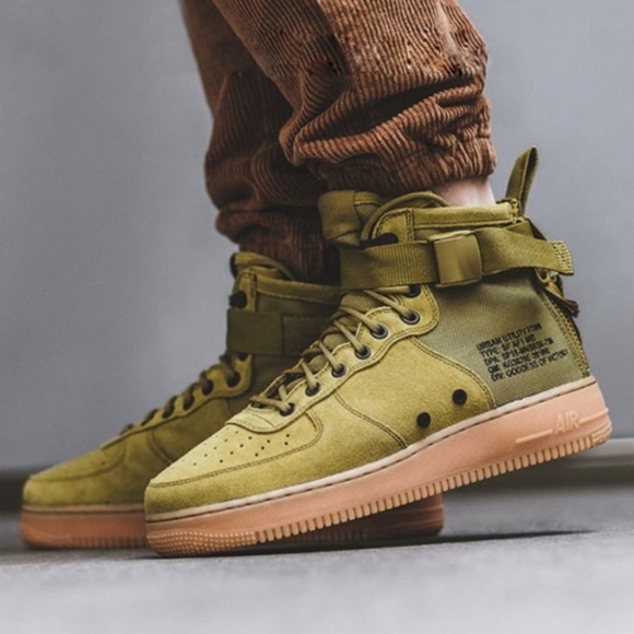 Nike Shoes - NEW Nike SF Air Force 1 Mid